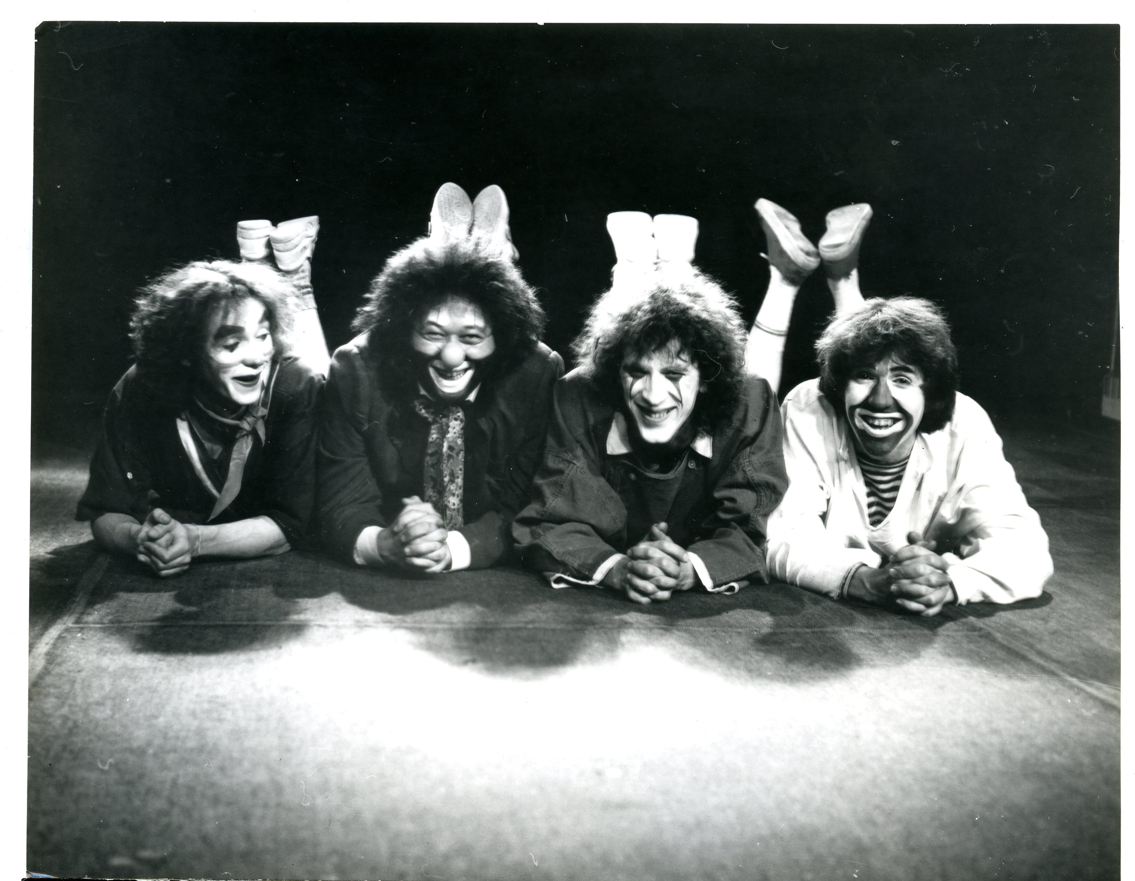 Неизвестный, известный «Ильхом»: показ видеозаписи спектакля «Регтайм для клоунов»